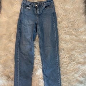 American Eagle Straight Leg Stretchy Jeans!